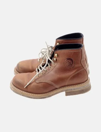 Diesel Bota marrón cordones