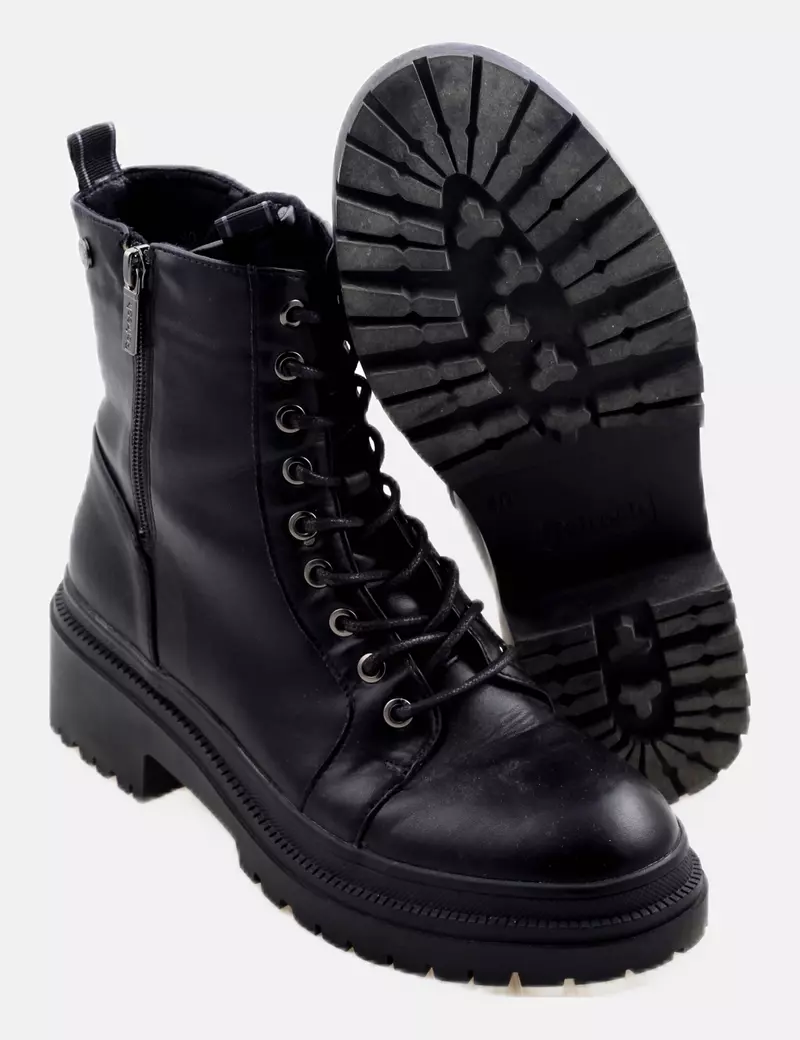 Refresh Bota negra cordones