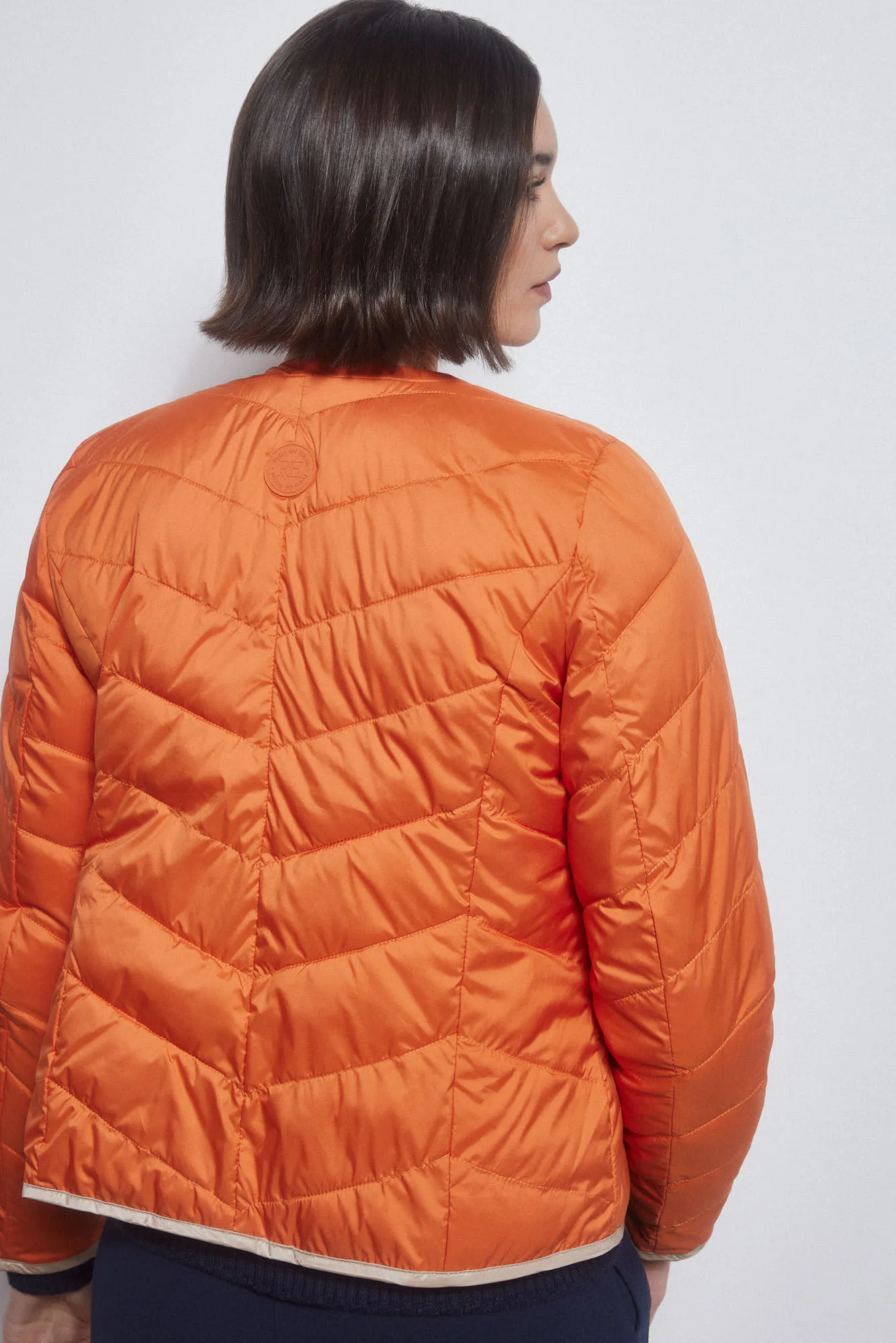 Short reversible ultralight jacket