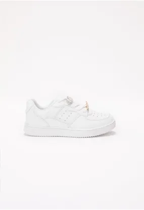 Tenis blancos con apliques en cordones